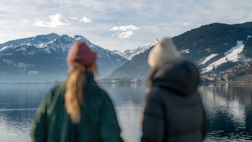 2 Frauen im Winter vor dem Zeller See