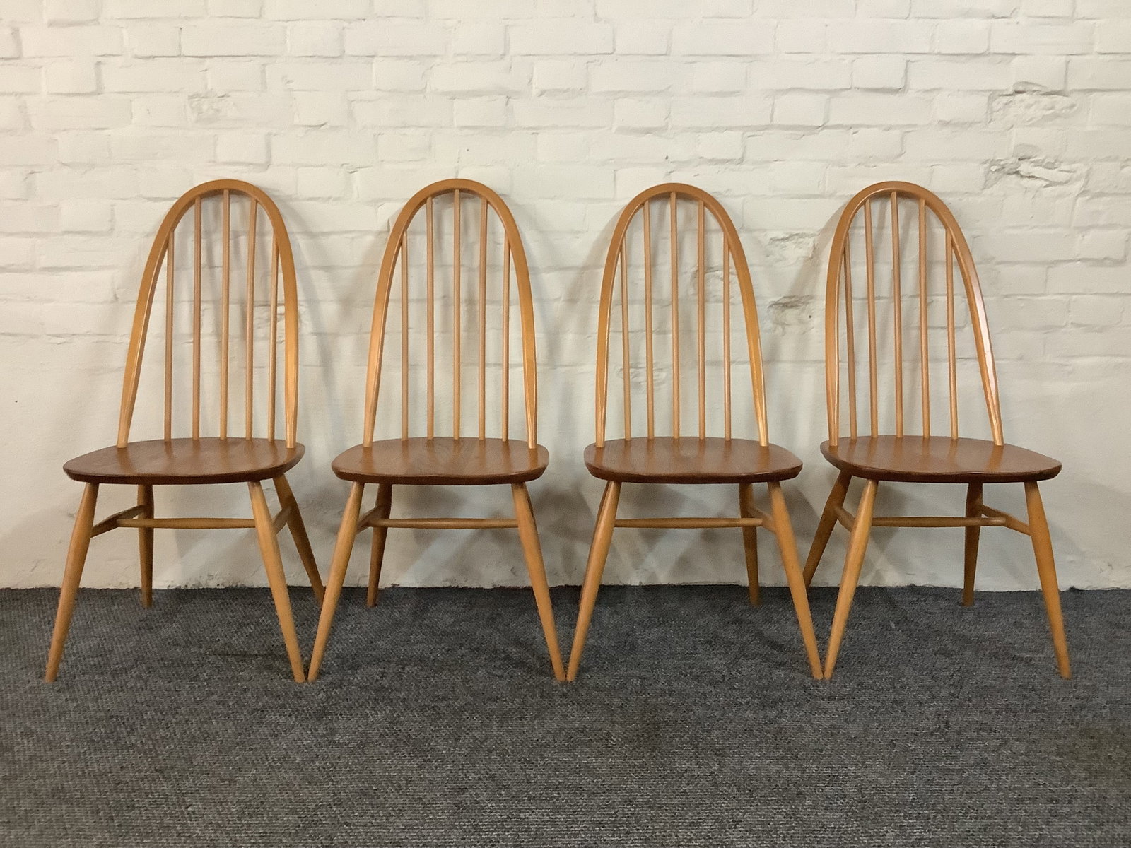 Excellent Set Of Ercol Windsor 365 Quaker Back Dining Chairs.