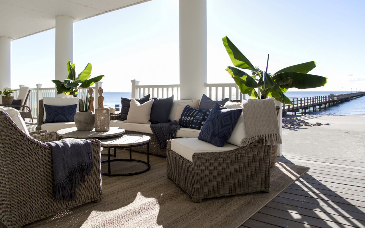 Riviera Lounge