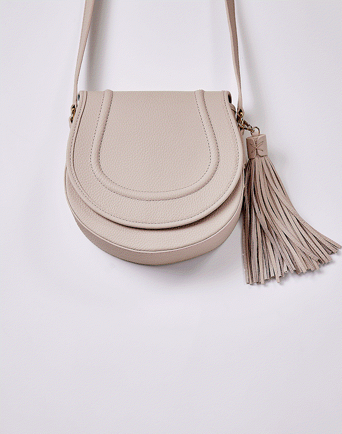 The Jenni in Nude with various everyday essentials.