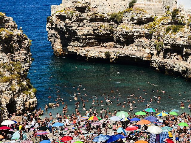 AMALFI BEACH SCENE