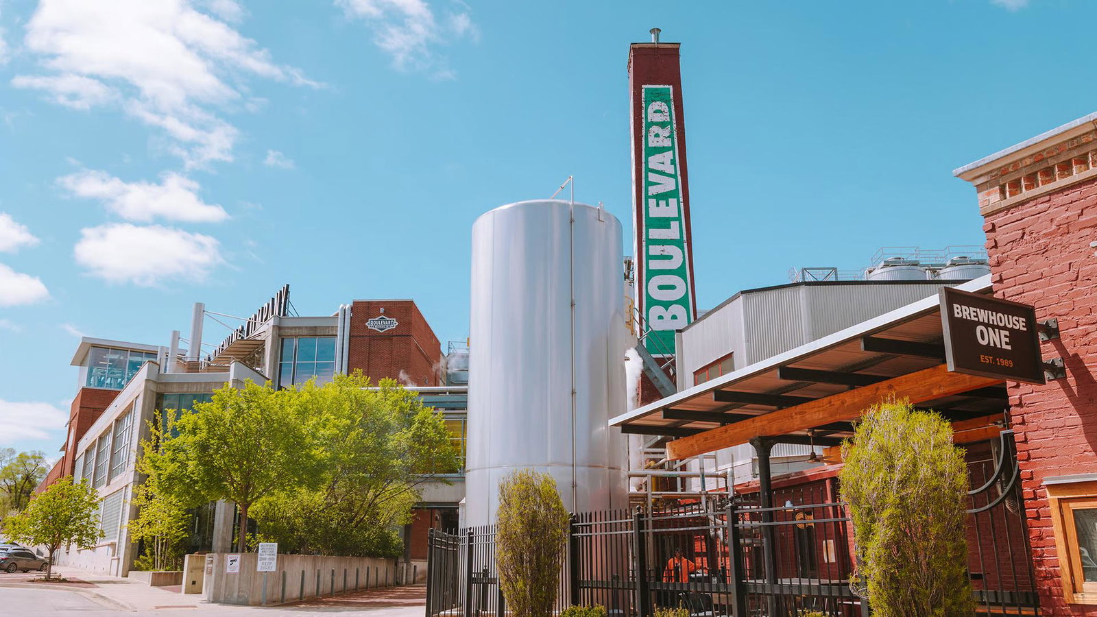 Craft Beer Conglomerates: The New Middle Tier Reshaping American Craft Brewing