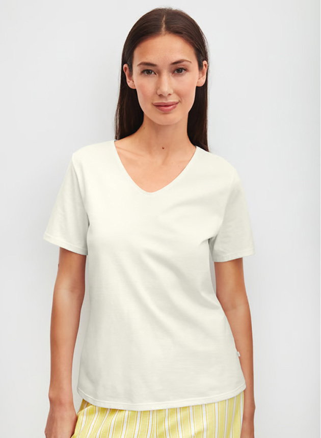 V-neck T-shirt in the color “Star Dust” from the FAVOURITES OCEAN collection by CALIDA. 