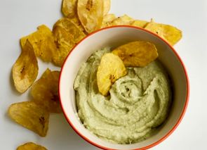 Hummus con aguacate y limón
