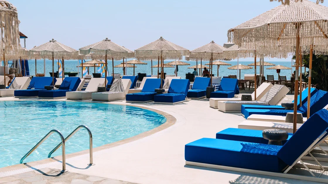 Brown-Beach-Eretria-by-Brown-Hotels-sunbeds-and-pool