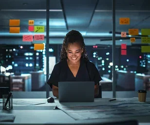 image-person-smiling-sticky-notes