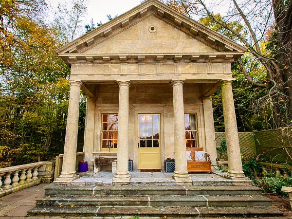 Orchardleigh Boathouse - romantic lakeside retreat