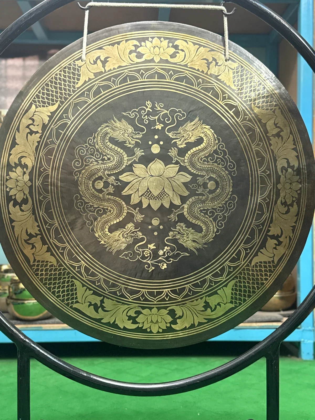 Gong 13 dragons and lotus