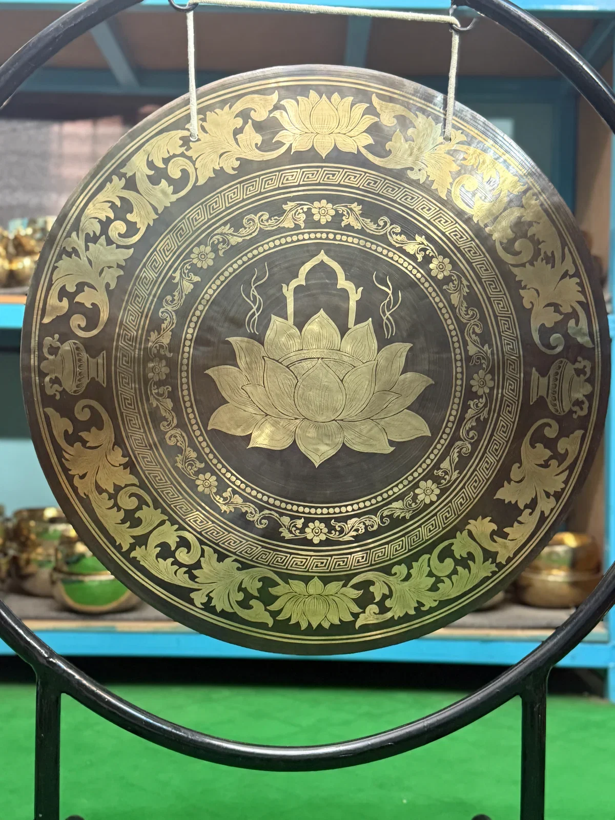 Gong 14 lotus and temple flame