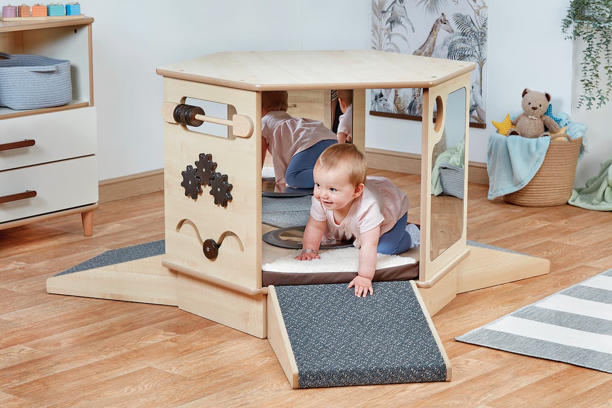Millhouse™ Magic Mirror Den with Pad and Ramps