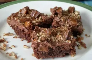 These LOADED turtle brownies are easy to make and absolutely irresistible