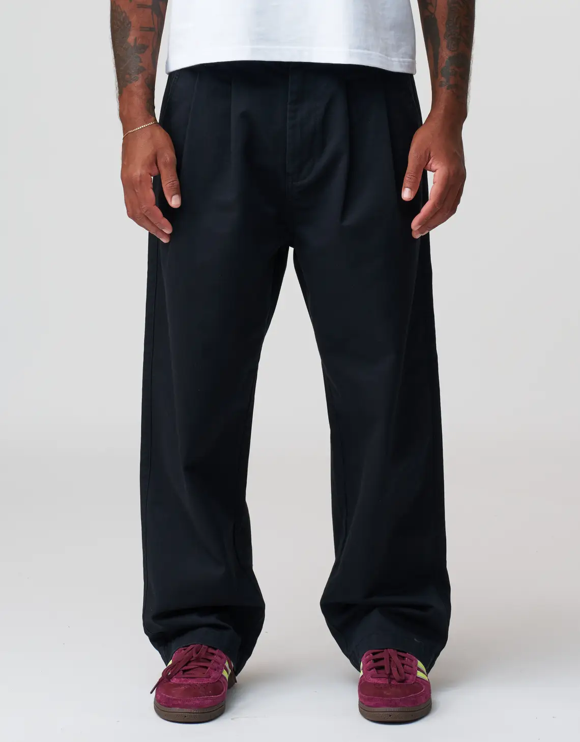 Baggy Double Pleated Pants in Black.