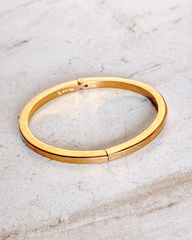 Image of Vintage SIgned gold tone snap clasp bangle