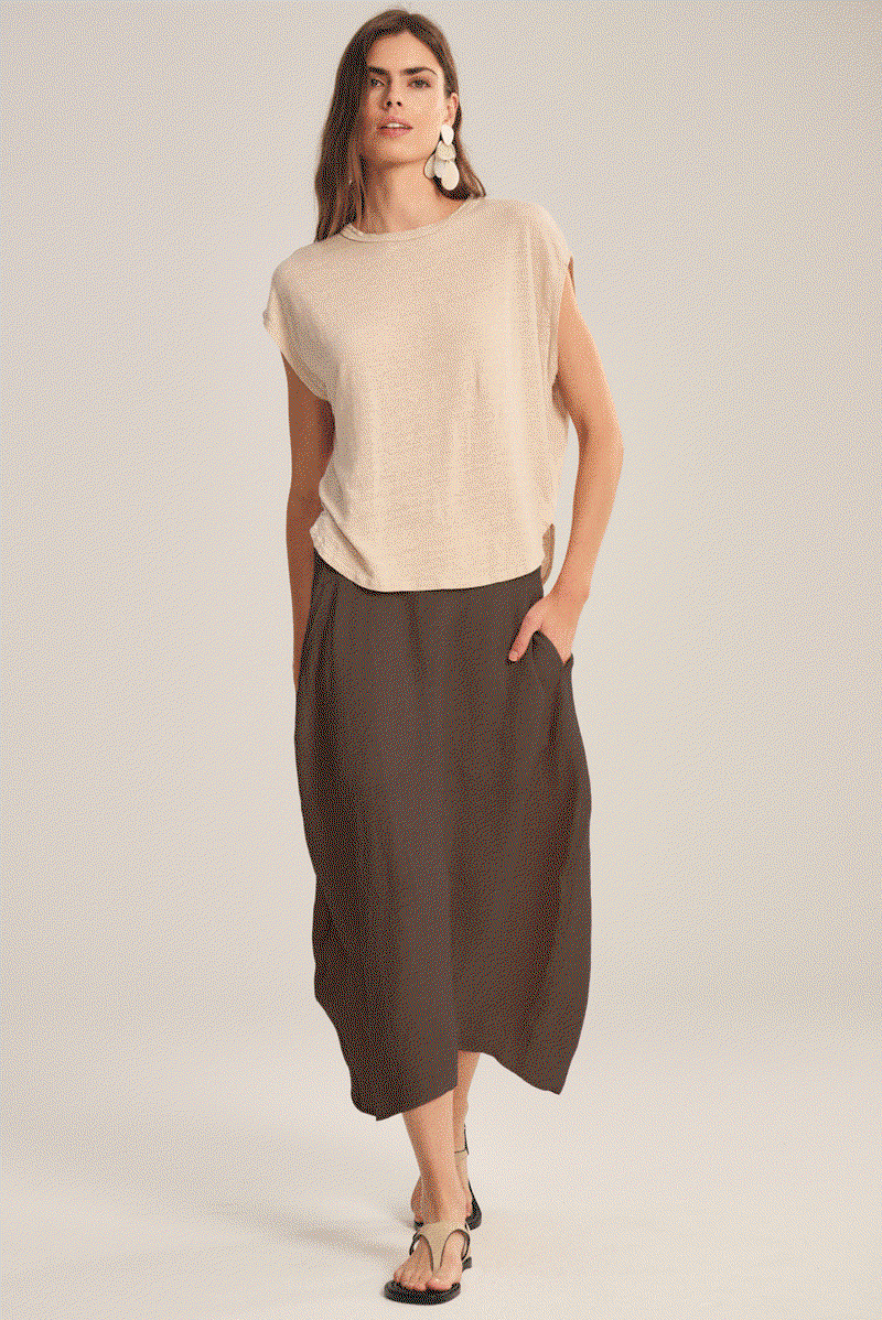 GIF of 2 images, models wearing Fae skirt in Black and Willow