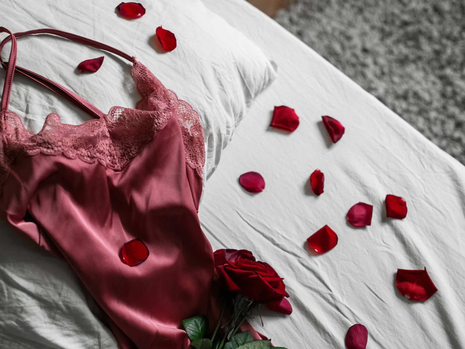 ‘Toen lag ik naast mijn ex in het bed van Angela en hem, en had de beste seks in jaren’