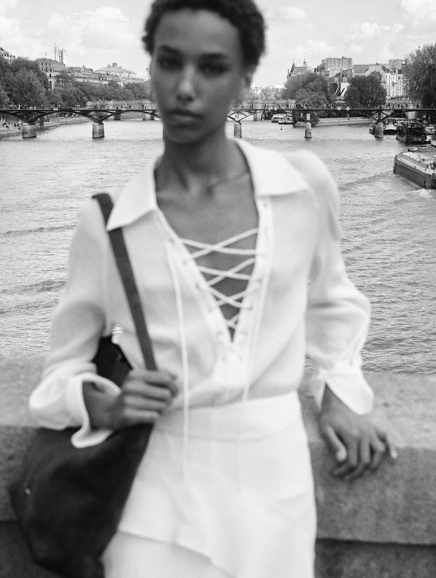 Blouse en crépon blanche encolure lacée