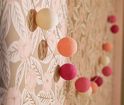 Light-Up Bauble Garland with Switch - raspberry pink