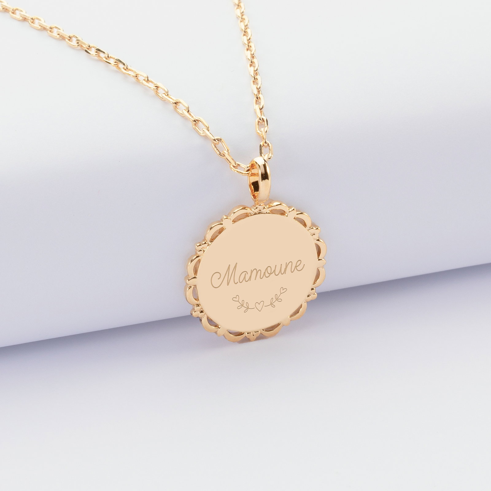médaille vintage dentelée