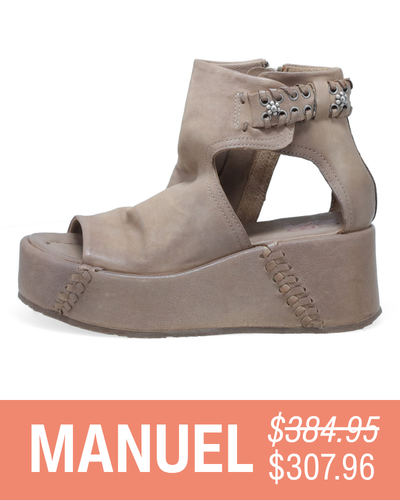 20% off The MANUEL Wedge