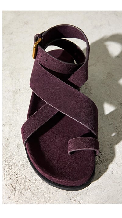 Flat leather sandals with crossed straps