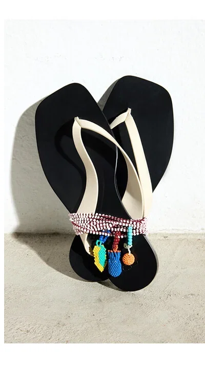 Flat leather sandals