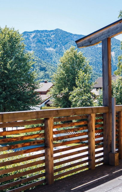 Blick von der Terrasse ins Grüne