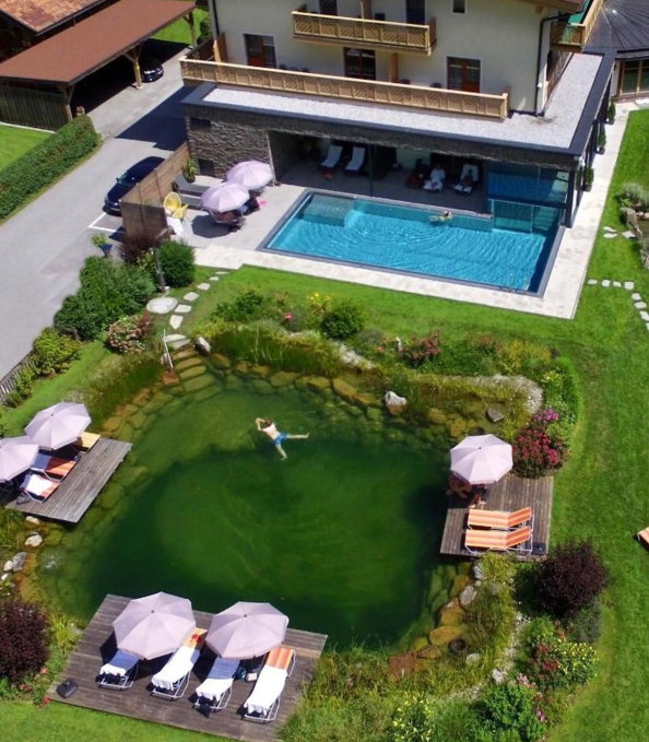Hotel mit Pool und Schwimmteich