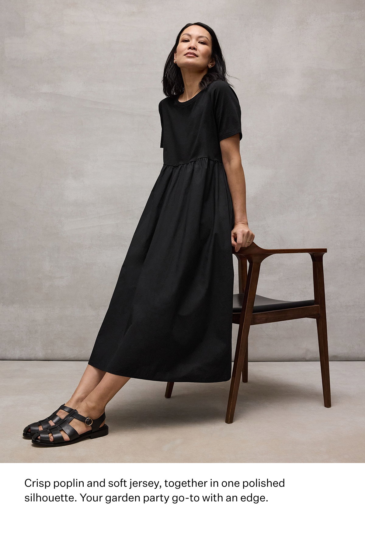 Crisp poplin and soft jersey, together in one polished silhouette. Your garden party go-to with an edge.