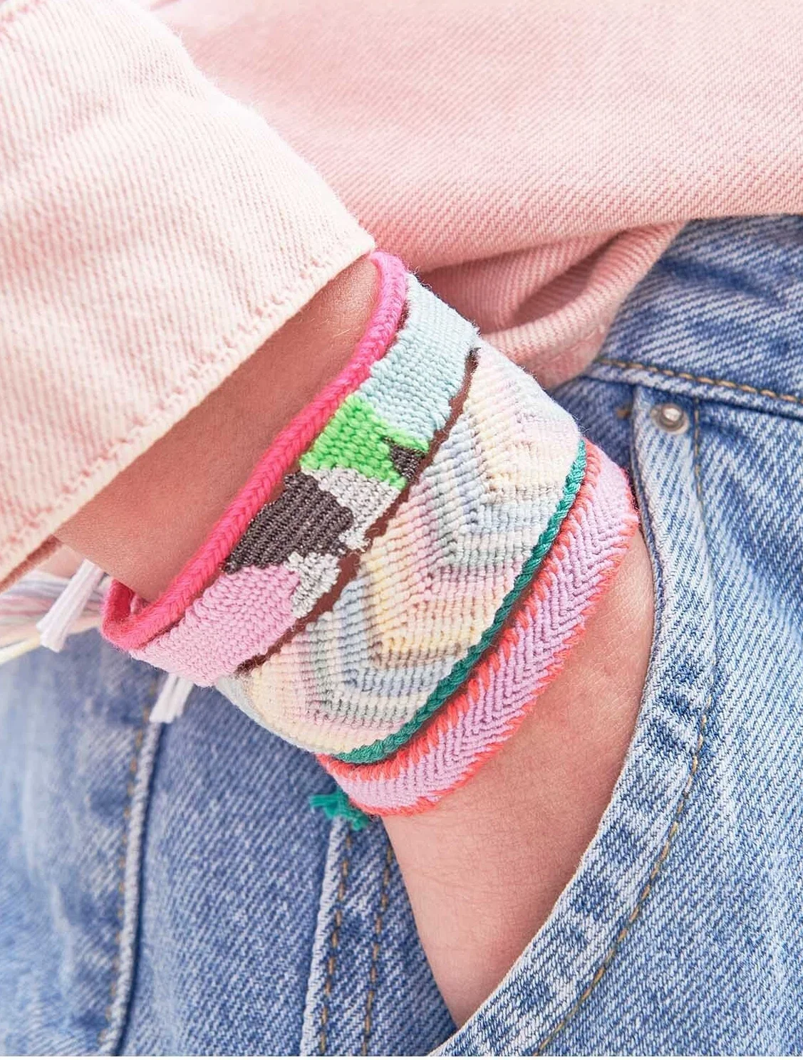 Armband aus Stickgarn