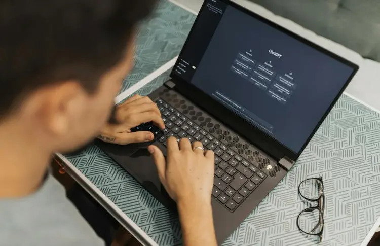 How to Use AI to Write a Resume and Cover Letter Without Losing Your Voice