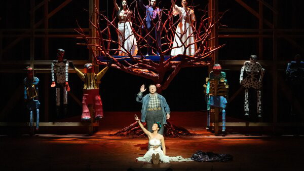  Isabel Leonard as Mexican painter Frida Kahlo and Carlos Álvarez as her husband and fellow artist, Diego Rivera, perform in a scene from Gabriela Lena Frank's “El Último Sueño de Frida y Diego.”