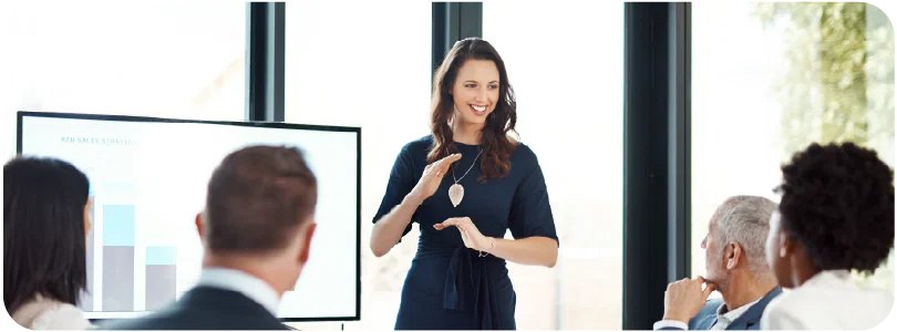 image-person-presenting-data-to-colleagues