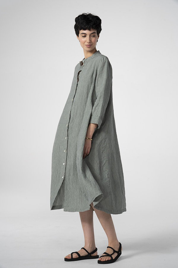 This wide, A-line midi dress, crafted from a luxurious linen-cotton fil-à-fil, features diagonal seams that accentuate the A-line silhouette. Narrow shoulders, a small stand-up collar, and a full button placket complete the relaxed style. The long sleeves can be rolled up.