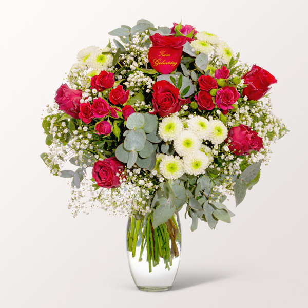 Liebevoller Blumenstrauß mit Golddruckrose „Zum Geburtstag“ und 2 Gratis-Geschenken für 42,99 €