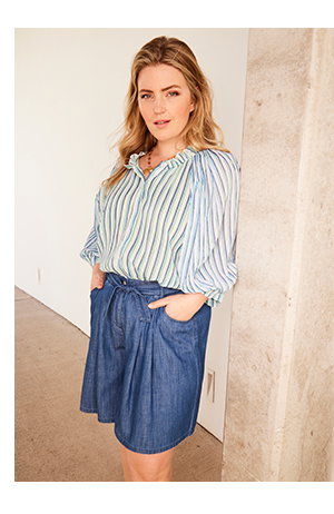 Blusa, rayas, oversize, cuello alzado con volante, manga 3/4