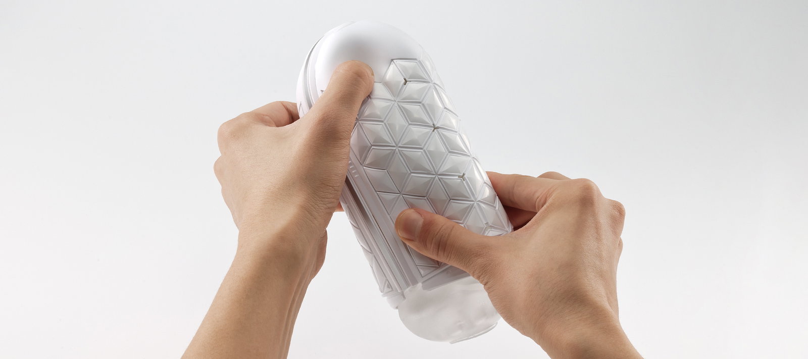 Squeezing the TENGA FLEXY's case
