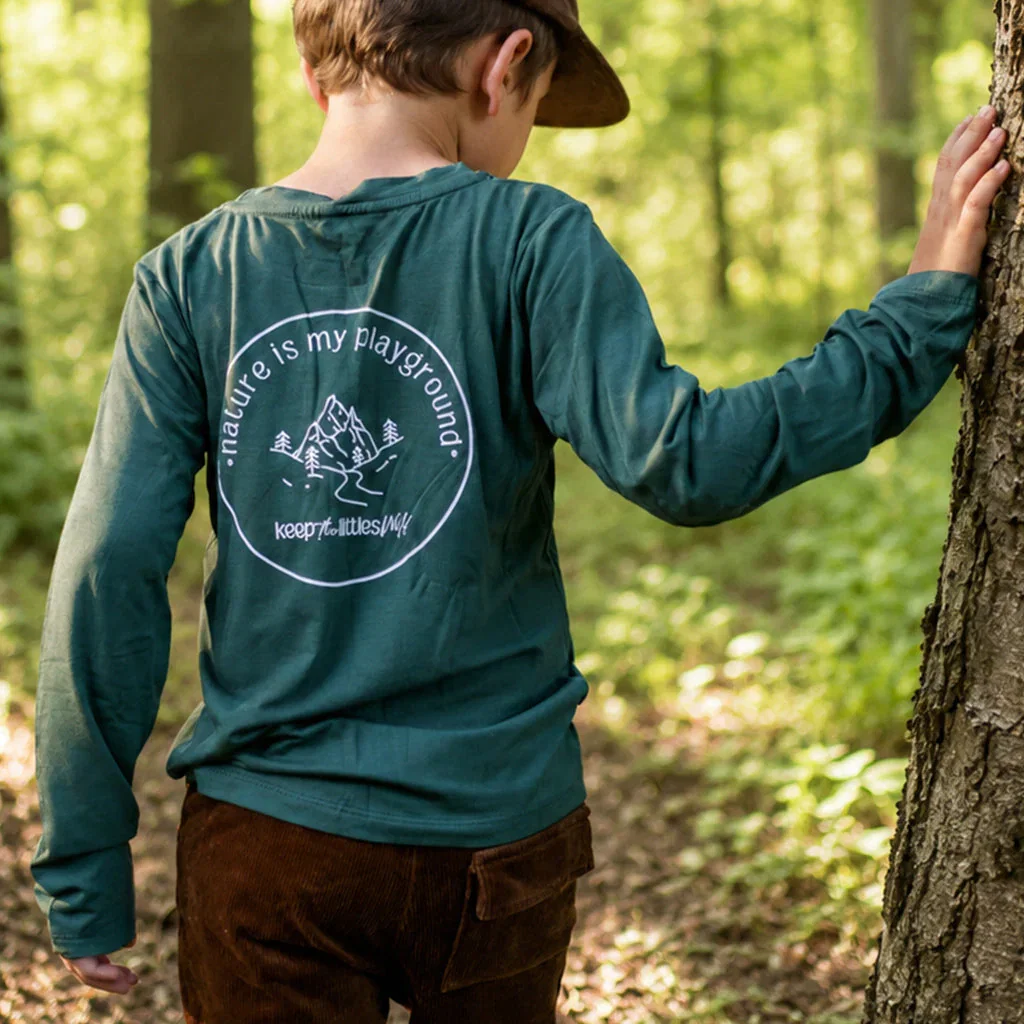 Child wearing teal 