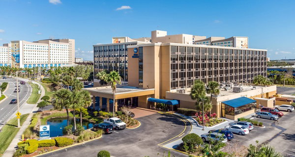 Convenient Orlando Hotel with Theme Park Shuttle