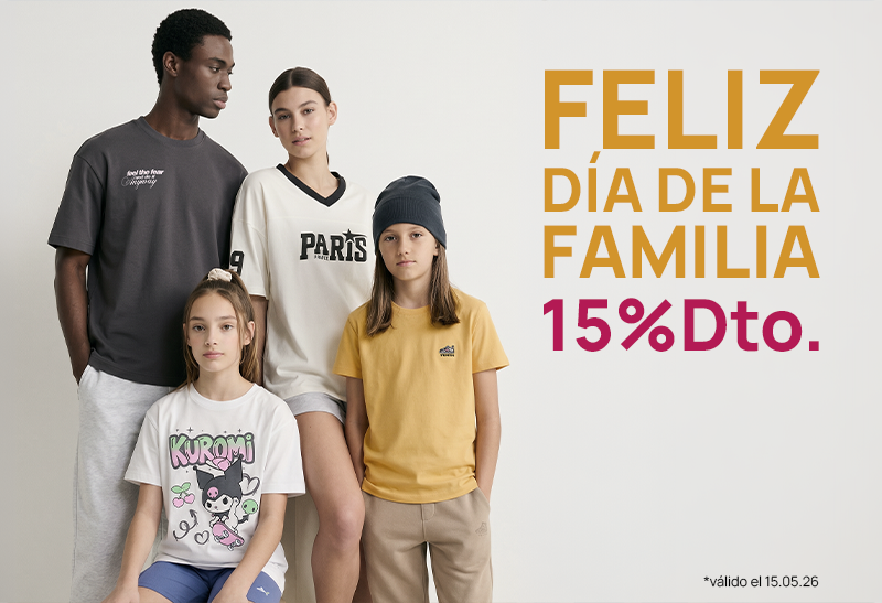 Four people (two adults, two children) in casual summer clothes beside large text reading “FELIZ DÍA DE LA FAMILIA 15% Dto.” promoting a family discount