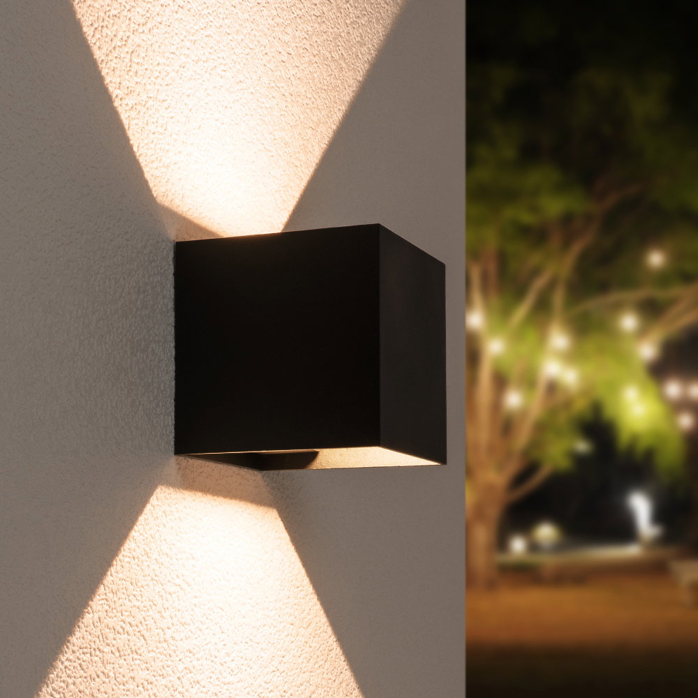 Kansas – dimmable black wall light