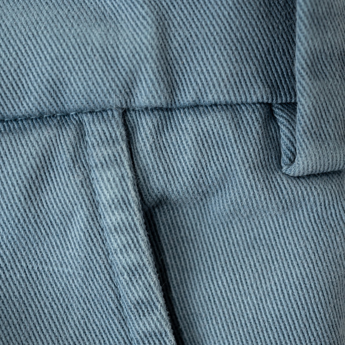 Details of the belt loops and side pocket seam of Bills Khakis Dusty Blue Heritage Wash Shorts