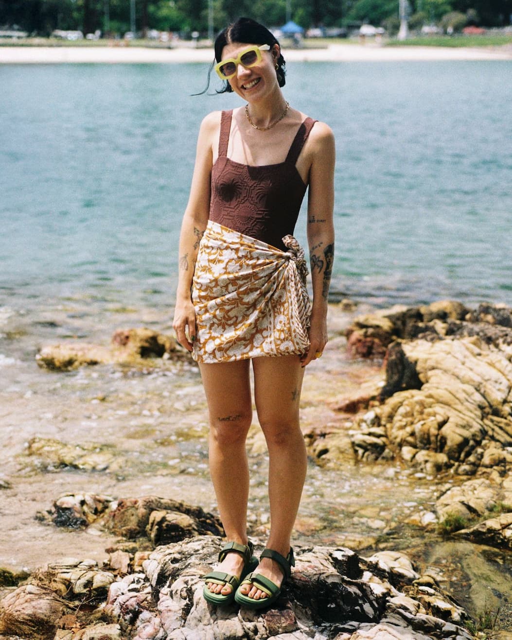@lucy_lumen wears Bright Olive Lochie Sandal