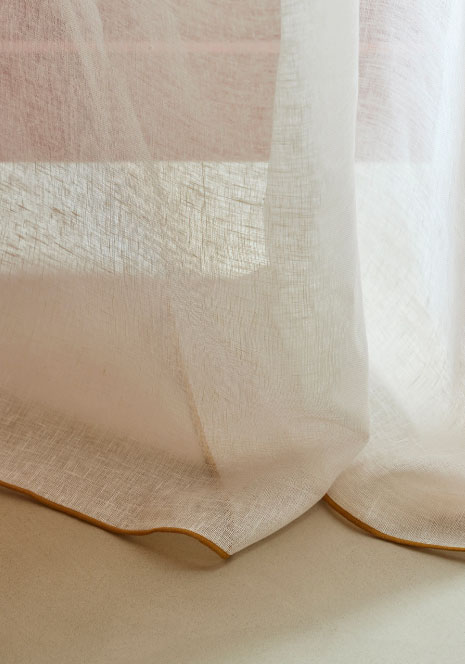Voilage panneau Shadow blanc pur et bourdon ocre
