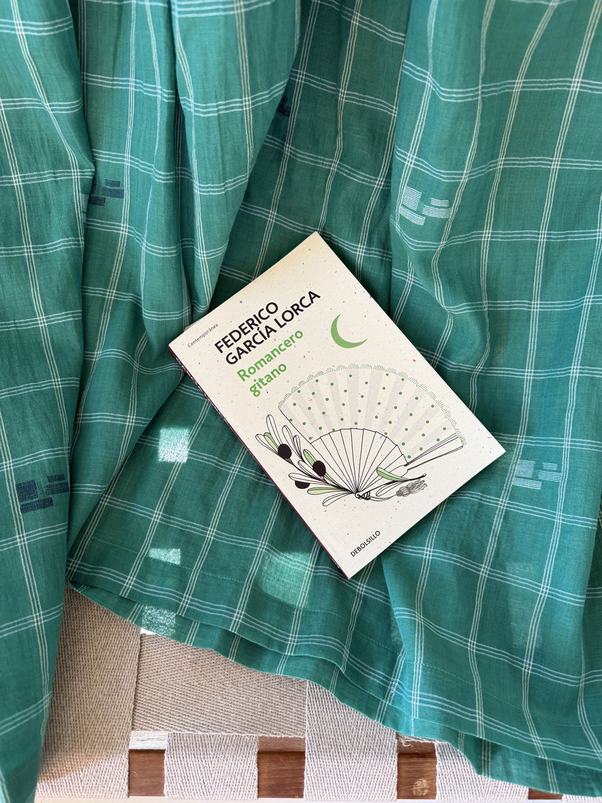alt="green jamdani skirt detail"