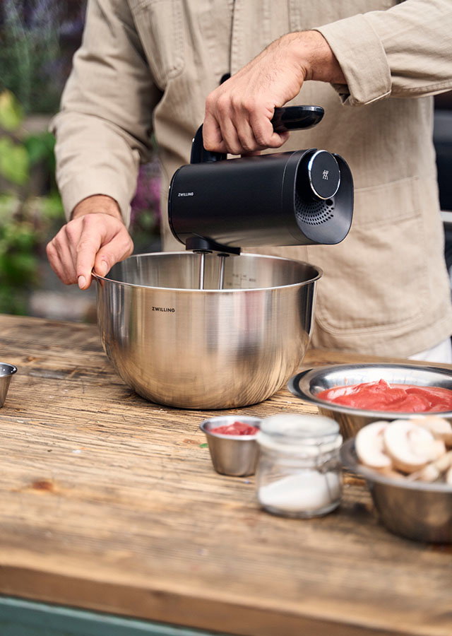 Using the Xtend Hand Mixer
