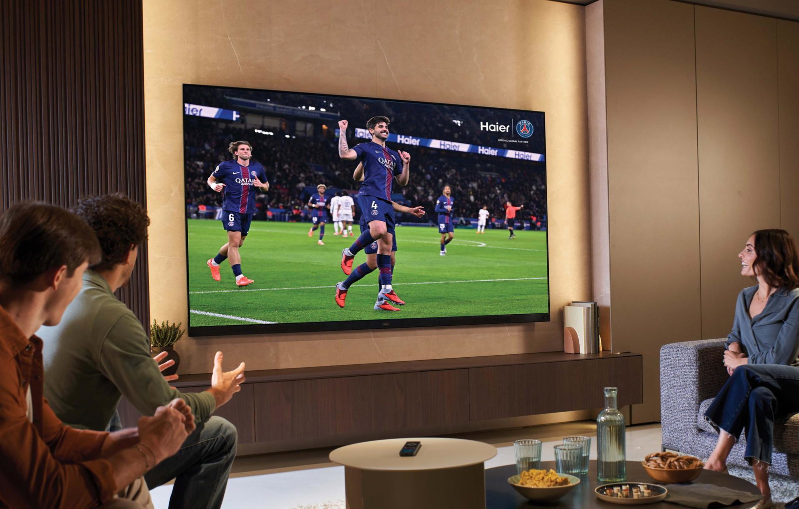 apero devant un match du psg sur un tv haier