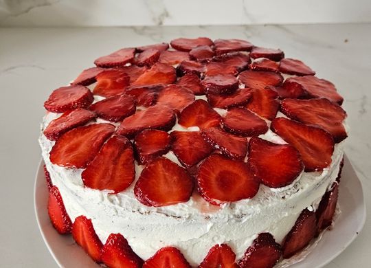 Tarta de nata y fresas