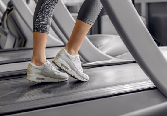 Perte de poids : la “méthode pyramide” sur tapis incliné fait brûler un maximum de calories