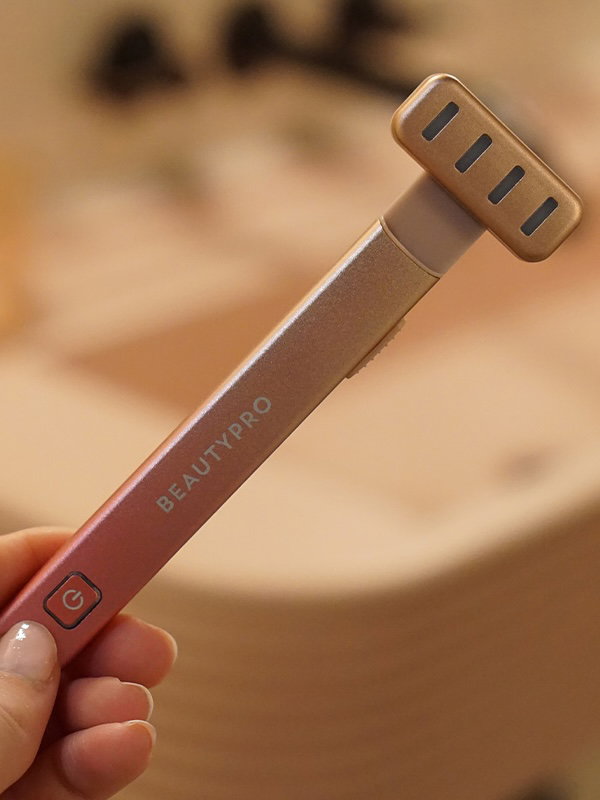 BEAUTYPRO LED light therapy mask