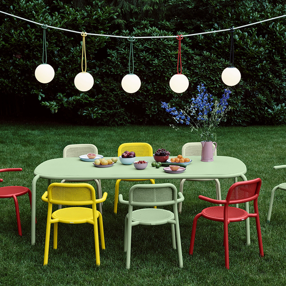 Toní Gartentisch + Gartenarmlehnstuhl